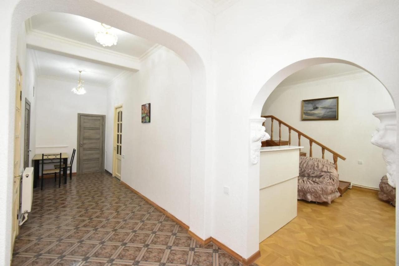 Guesthouses Opera Γιερεβάν Εξωτερικό φωτογραφία